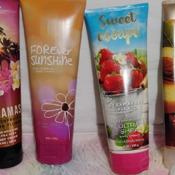 READ BELOW: 6 Bath & Body Works & 1 Victoria Secret Bundle - Picture 3 of 10